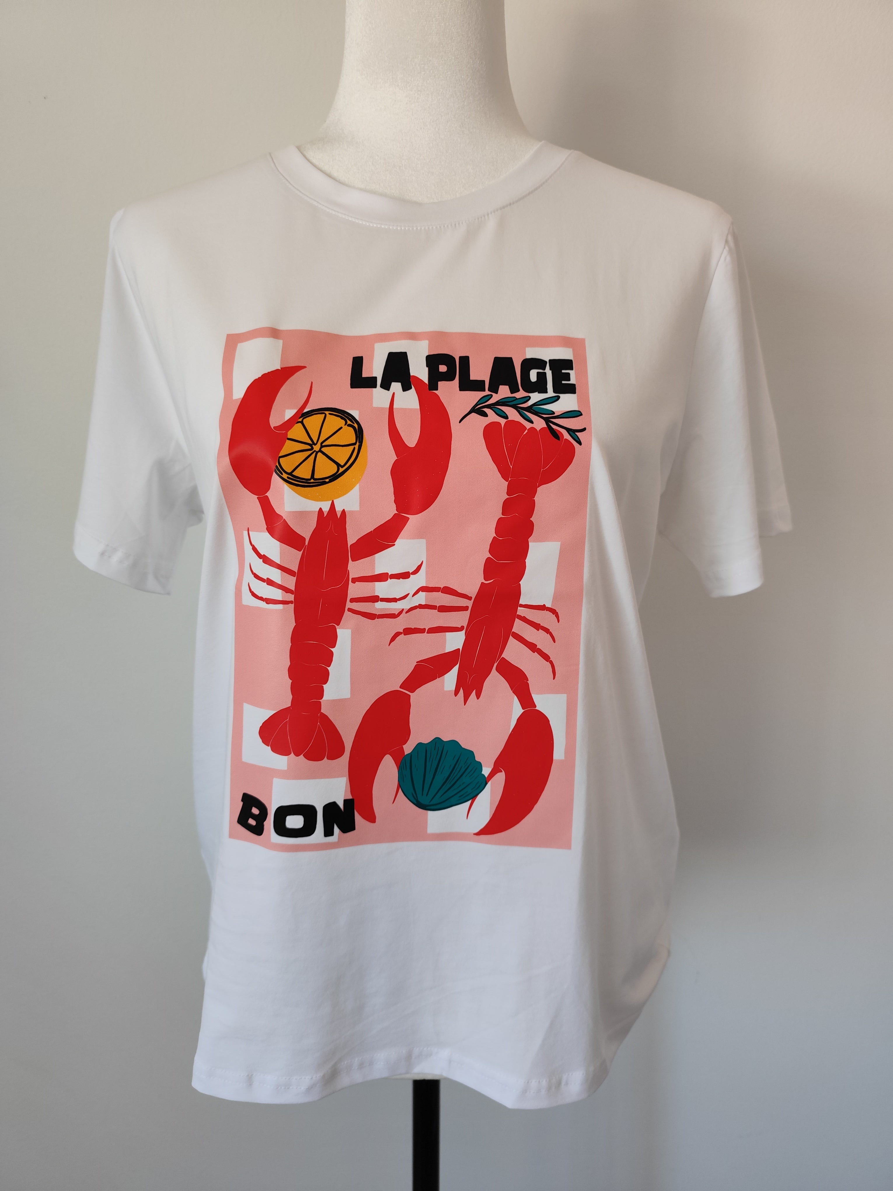 Camiseta Branca Estampada La Plage com Lagostas – Tamanho Único