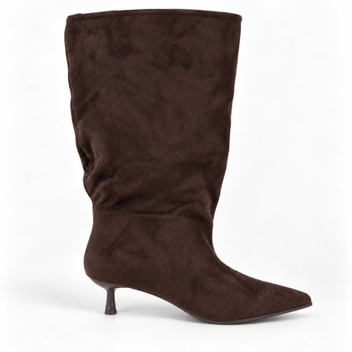 Botins NICE castanhos de perfil