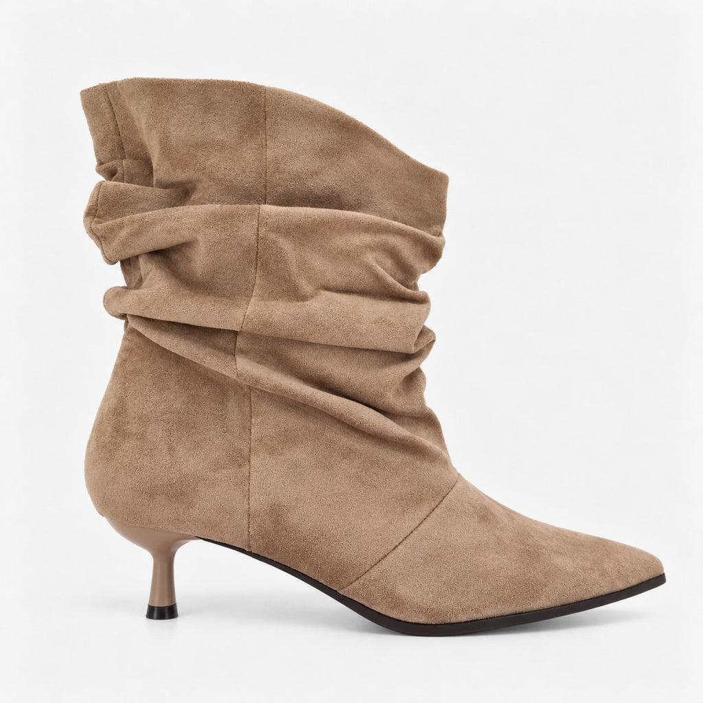 Botins Roma bege de cano franzido – vista lateral