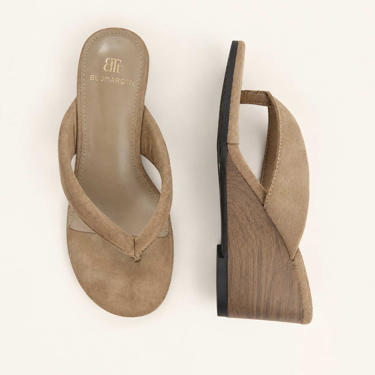 Chanclas de cuña beis con efecto madera