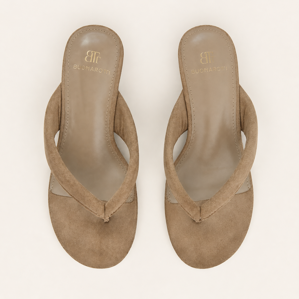 Chanclas de cuña beis con efecto madera