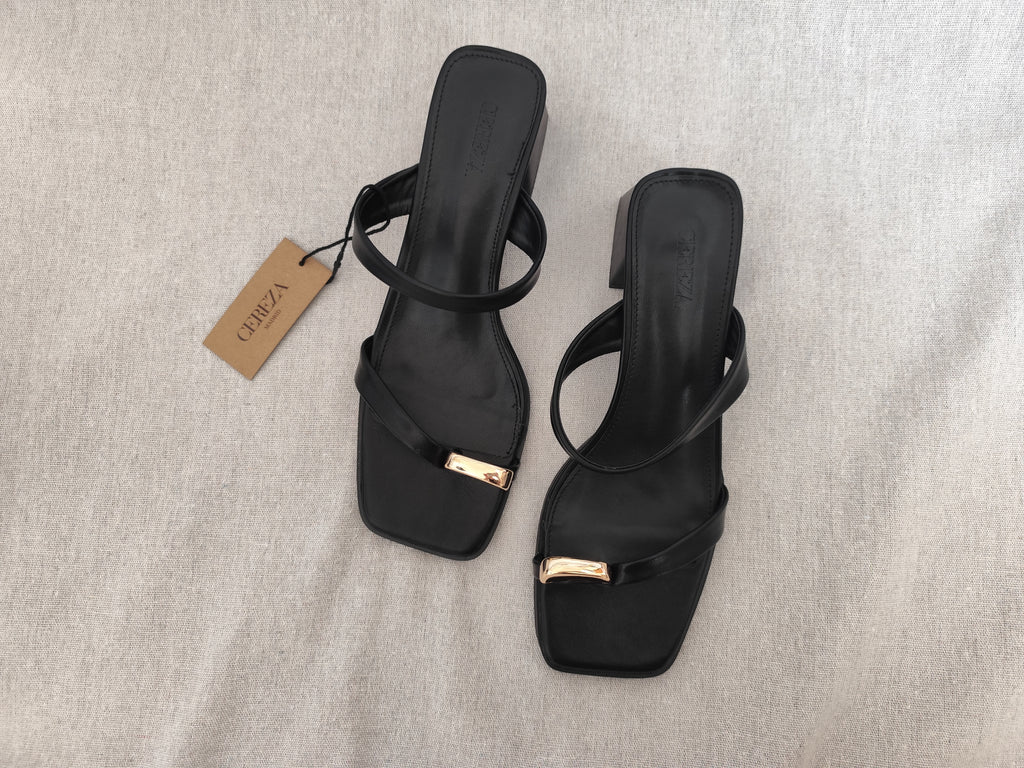 Sandálias minimal chic pretas