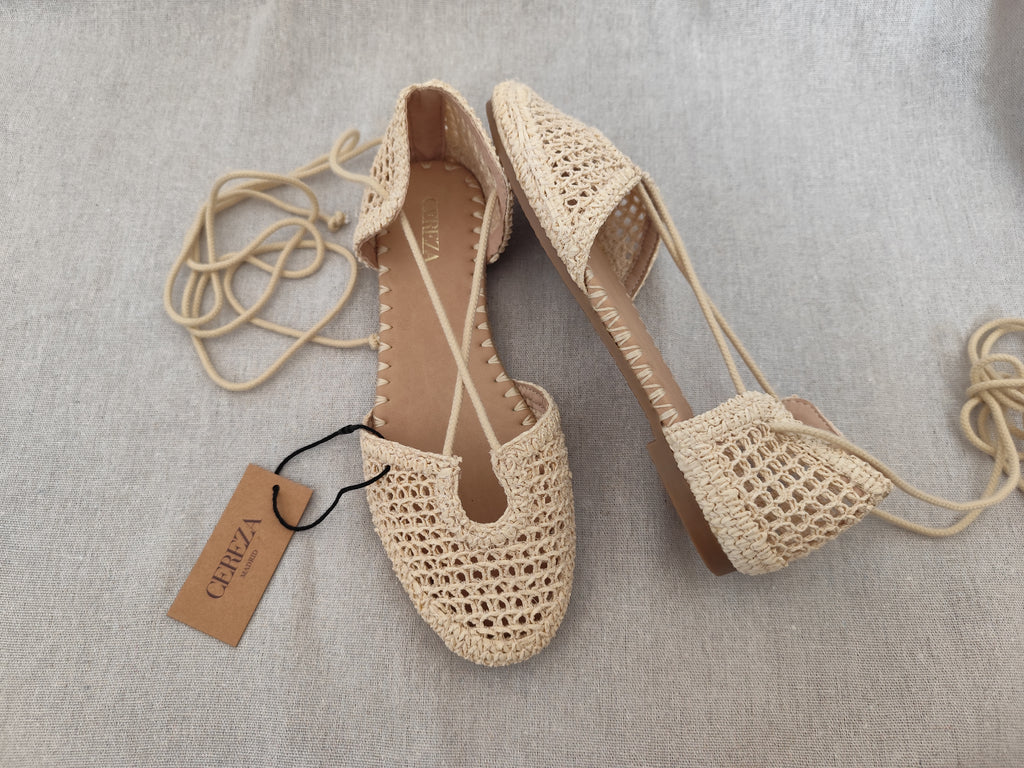 Sandálias boho bege estilo crochet
