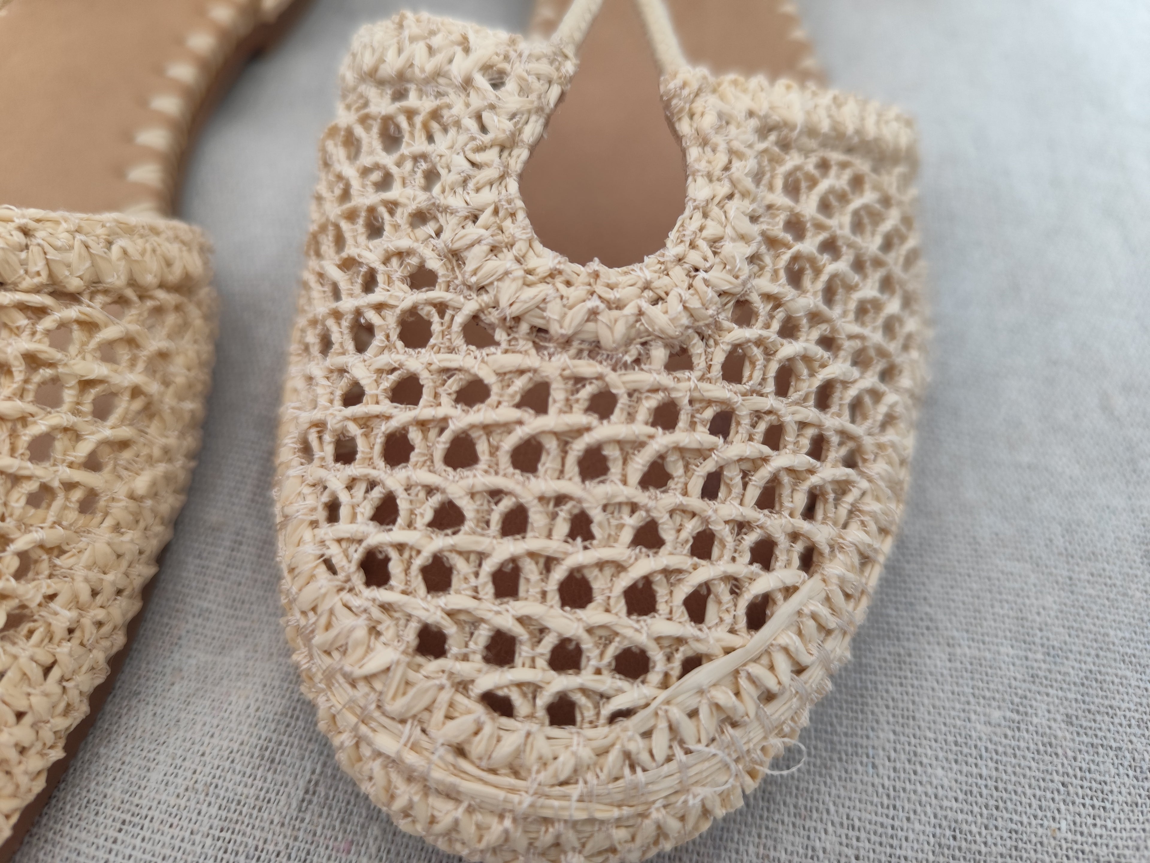 Sandálias boho bege estilo crochet